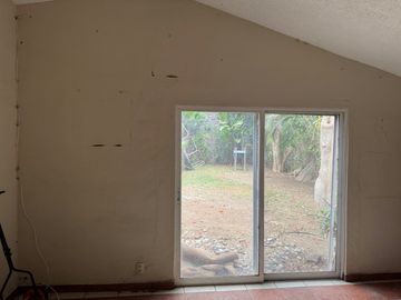 AMPLIA CASA CON EXCELENTE UBICACIÓN EN TLALTENANGO