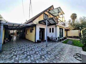 Hermosa y gran propiedad para familia numerosa, en barrio residencial