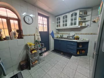 Hermosa y gran propiedad para familia numerosa, en barrio residencial