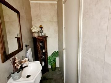 Hermosa y gran propiedad para familia numerosa, en barrio residencial
