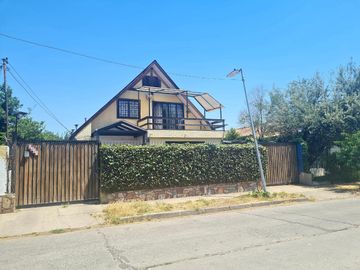 Hermosa y gran propiedad para familia numerosa, en barrio residencial
