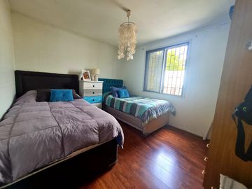 Hermosa y gran propiedad para familia numerosa, en barrio residencial