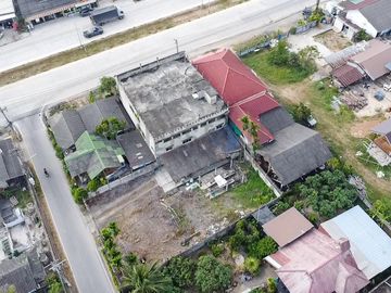 Land and Building in San Sai for Sale