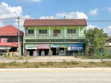 Land and Building in San Sai for Sale