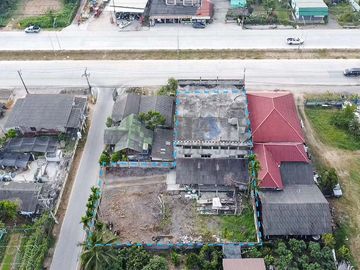 Land and Building in San Sai for Sale