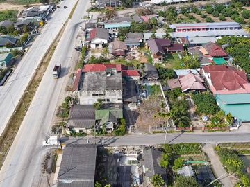 Land and Building in San Sai for Sale