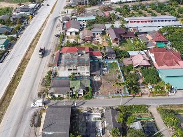 Land and Building in San Sai for Sale