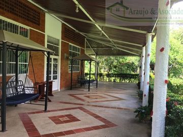 VENDEMOS HERMOSA FINCA EN EL CARMEN DE ÁPICALA.