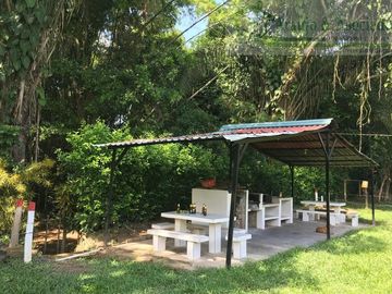 VENDEMOS HERMOSA FINCA EN EL CARMEN DE ÁPICALA.