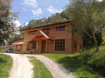 Hermosa quinta en venta por estrenar con 10.000m2T sector Tutupali Chico