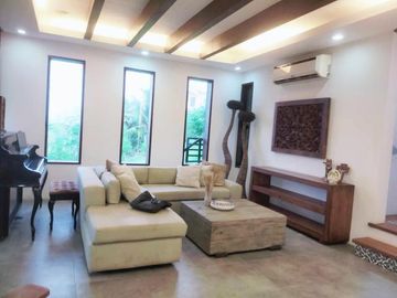 Spacious 6 Bedrooms House with Pool in Uphill Royale Cebu
