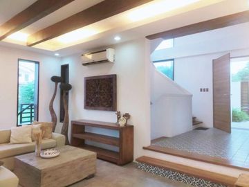 Spacious 6 Bedrooms House with Pool in Uphill Royale Cebu