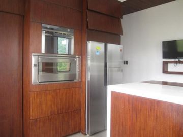 Spacious 6 Bedrooms House with Pool in Uphill Royale Cebu