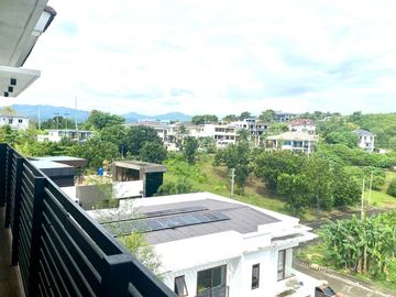 Spacious 6 Bedrooms House with Pool in Uphill Royale Cebu