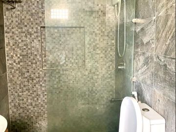 Spacious 6 Bedrooms House with Pool in Uphill Royale Cebu