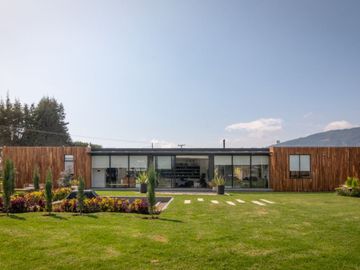 Venta Casa, Tenjo, amplia 1 piso, 4 habitaciones, 5 baños.