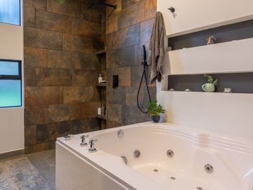 Venta Casa, Tenjo, amplia 1 piso, 4 habitaciones, 5 baños.