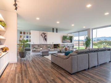 Venta Casa, Tenjo, amplia 1 piso, 4 habitaciones, 5 baños.