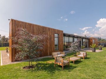 Venta Casa, Tenjo, amplia 1 piso, 4 habitaciones, 5 baños.