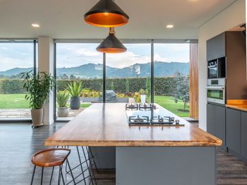 Venta Casa, Tenjo, amplia 1 piso, 4 habitaciones, 5 baños.