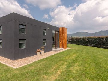 Venta Casa, Tenjo, amplia 1 piso, 4 habitaciones, 5 baños.