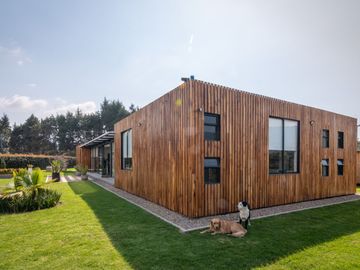 Venta Casa, Tenjo, amplia 1 piso, 4 habitaciones, 5 baños.