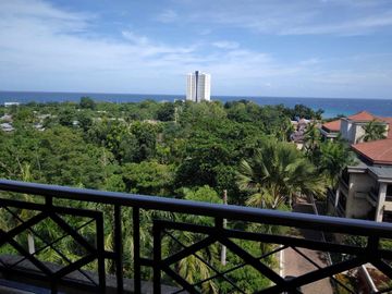 173.5 sq.m. upscale beach condo unit in a resort community-Lapu-Lapu City @ P15M