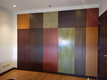 173.5 sq.m. upscale beach condo unit in a resort community-Lapu-Lapu City @ P15M