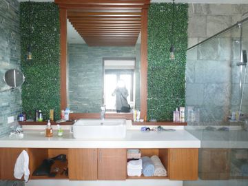 173.5 sq.m. upscale beach condo unit in a resort community-Lapu-Lapu City @ P15M