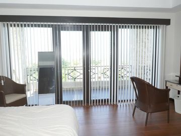 173.5 sq.m. upscale beach condo unit in a resort community-Lapu-Lapu City @ P15M