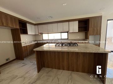 CASA EN VENTA EN ASTURIAS CON PATIO AMPLIO