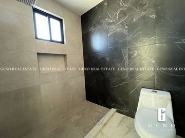 CASA EN VENTA EN ASTURIAS CON PATIO AMPLIO