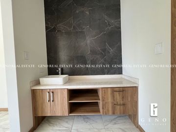 CASA EN VENTA EN ASTURIAS CON PATIO AMPLIO