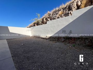 CASA EN VENTA EN ASTURIAS CON PATIO AMPLIO