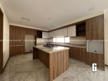 CASA EN VENTA EN ASTURIAS CON PATIO AMPLIO