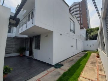 VENTA CASA ESQUINERA SECTOR PRADOS DEL ESTE