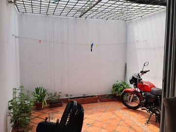 VENTA CASA ESQUINERA SECTOR PRADOS DEL ESTE