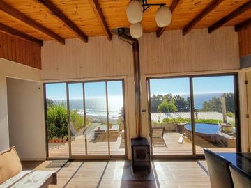 Casa vista al mar, Tres Peñas, Pelluhue.