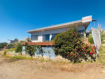 Casa vista al mar, Tres Peñas, Pelluhue.