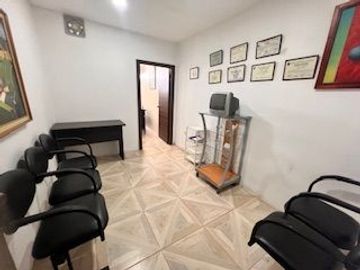 Venta de Oficina en Condominio Pegar, Calles Colon Entre Boyaca y Chimborazo, Gye