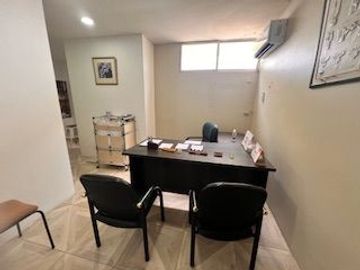 Venta de Oficina en Condominio Pegar, Calles Colon Entre Boyaca y Chimborazo, Gye