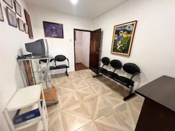 Venta de Oficina en Condominio Pegar, Calles Colon Entre Boyaca y Chimborazo, Gye
