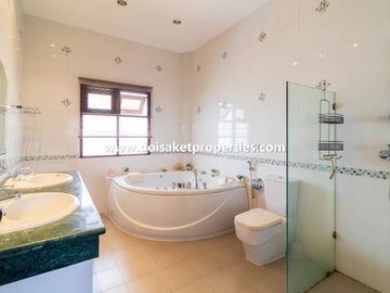 (HS332-04) Outstanding 4-Bedroom Family Home with Swimming Pool for Sale in Luang Nuea, Doi Saket