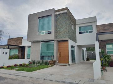 CASA EN PRE- VENTA EN  ARETELIA, CORREGIDORA PROLONG AMSTERDAM, 3 RECS, 2.5 BAÑOS, ESTUDIO, JARDIN, ALBERCA