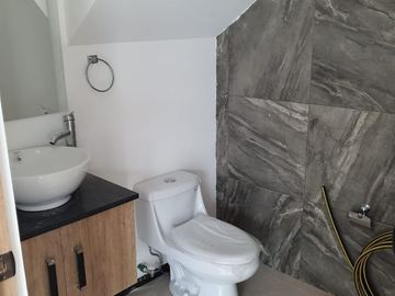 CASA EN PRE- VENTA EN  ARETELIA, CORREGIDORA PROLONG AMSTERDAM, 3 RECS, 2.5 BAÑOS, ESTUDIO, JARDIN, ALBERCA