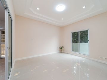 ขายบ้านเดี่ยว รีโนเวทใหม่ พื้นที่ใหญ่มาก บ้านสถาพร รังสิต - คลอง 3