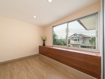 ขายบ้านเดี่ยว รีโนเวทใหม่ พื้นที่ใหญ่มาก บ้านสถาพร รังสิต - คลอง 3