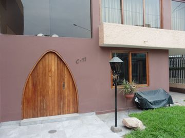 VENDO LINDA CASA REMODELADA CON DPTO INDEPENDIENTE SAN BORJA.