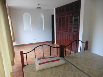 VENDO LINDA CASA REMODELADA CON DPTO INDEPENDIENTE SAN BORJA.