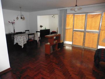 VENDO LINDA CASA REMODELADA CON DPTO INDEPENDIENTE SAN BORJA.
